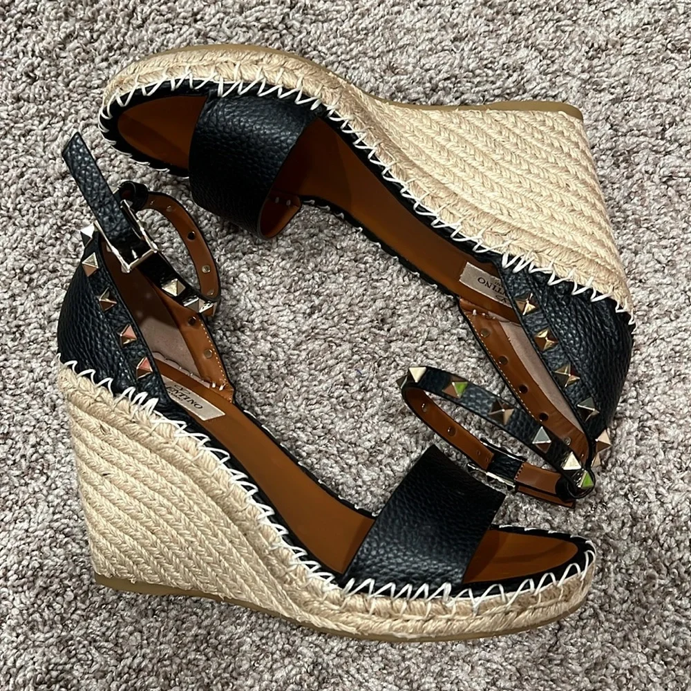 Valentino Black Leather Sandals Minimalist Design - Picture 2 of 3